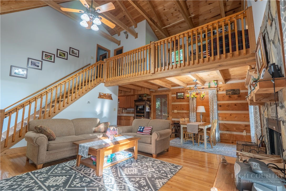 Image number 11 for the current listing