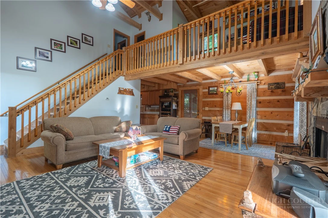 Image number 12 for the current listing