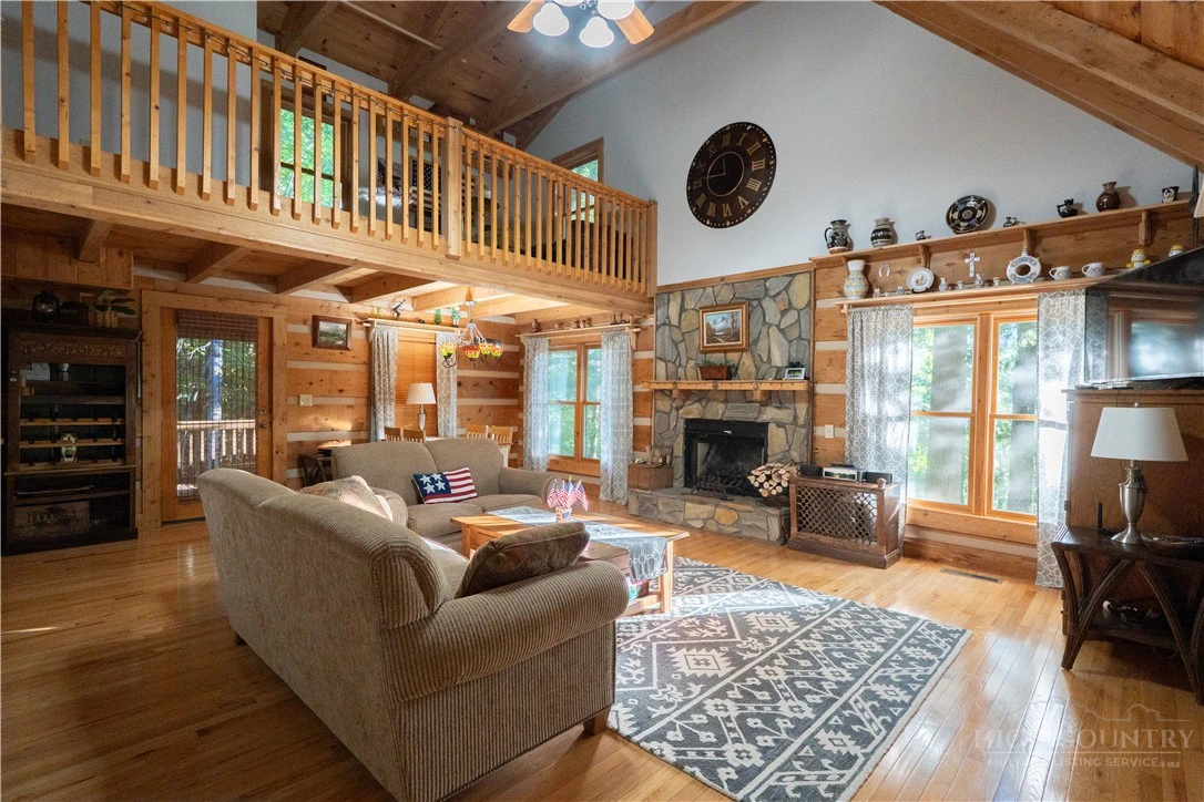Image number 9 for the current listing