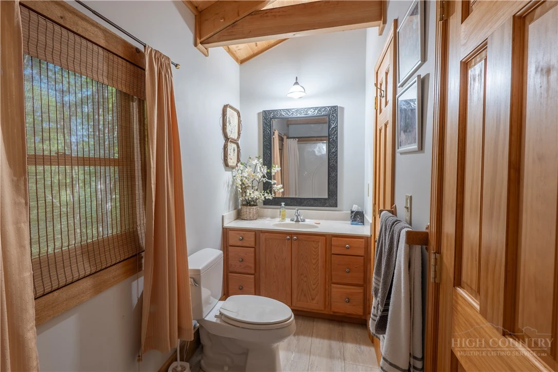 Image number 21 for the current listing