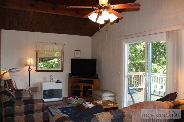 Image number 11 for the current listing