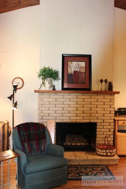 Image number 12 for the current listing