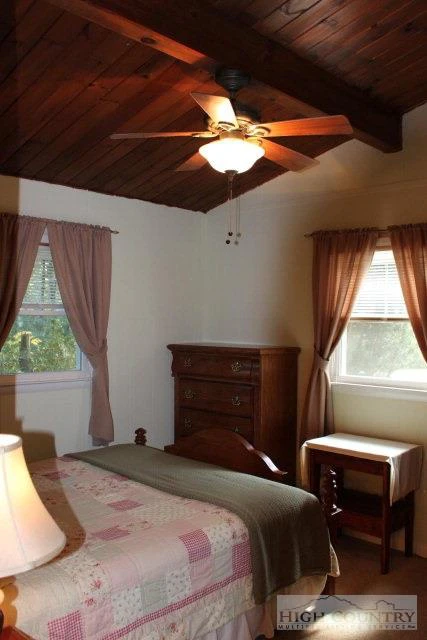 Image number 13 for the current listing