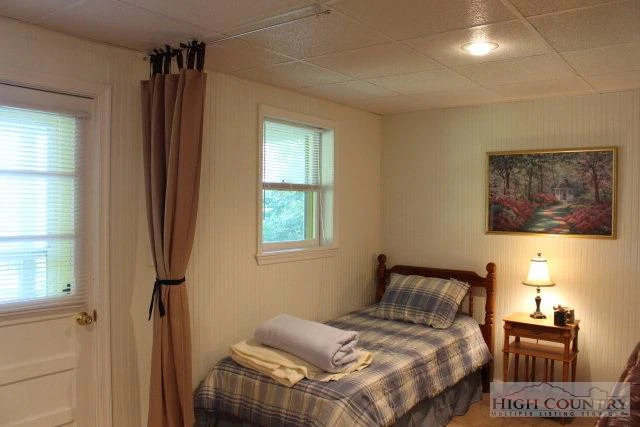 Image number 6 for the current listing