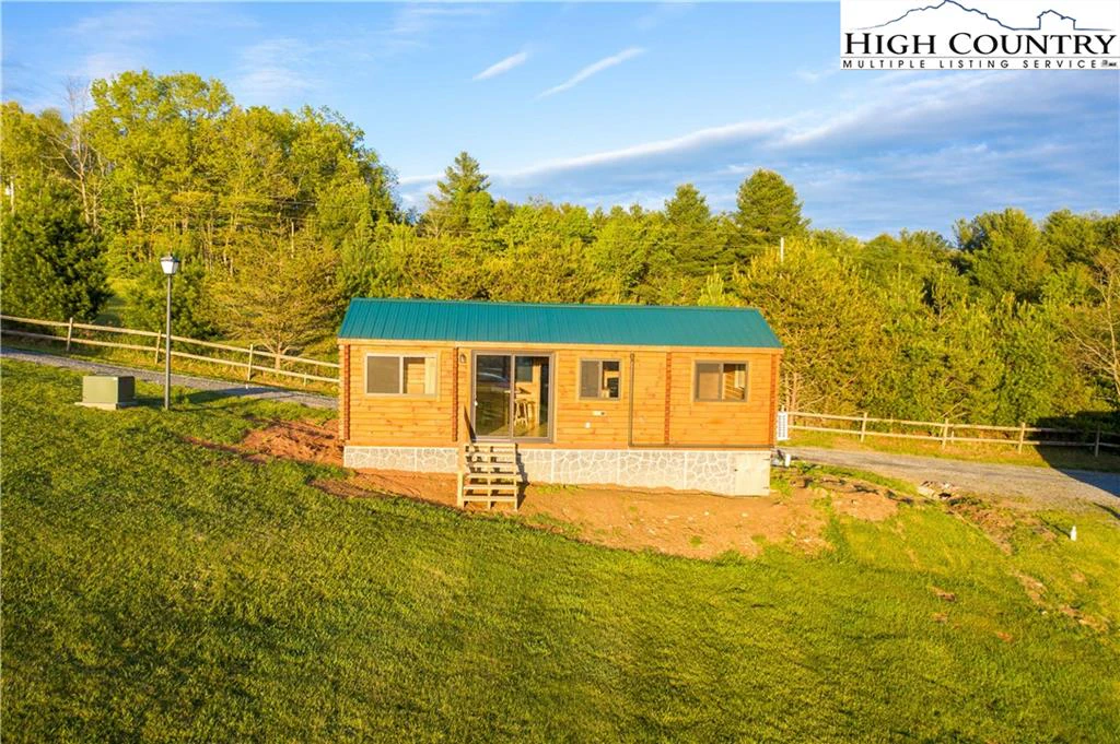 Image number 1 for the current listing