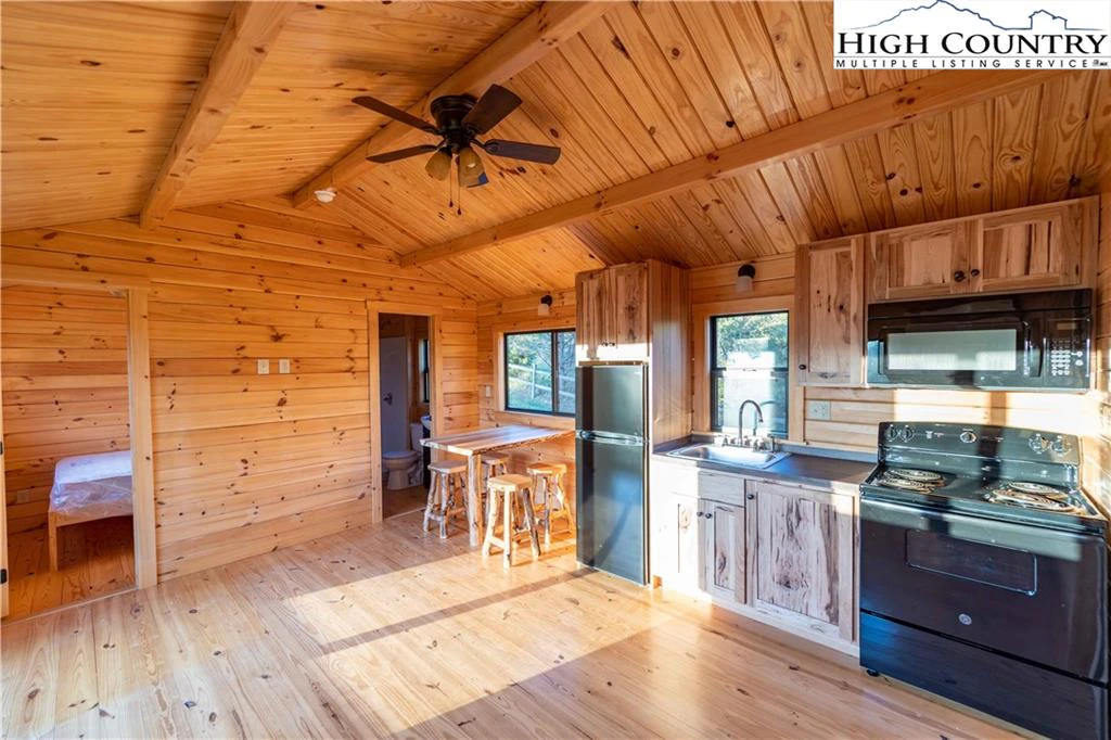Image number 11 for the current listing