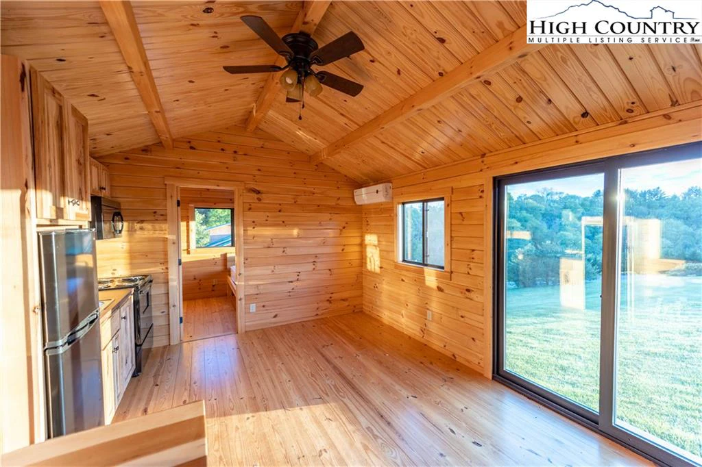 Image number 8 for the current listing