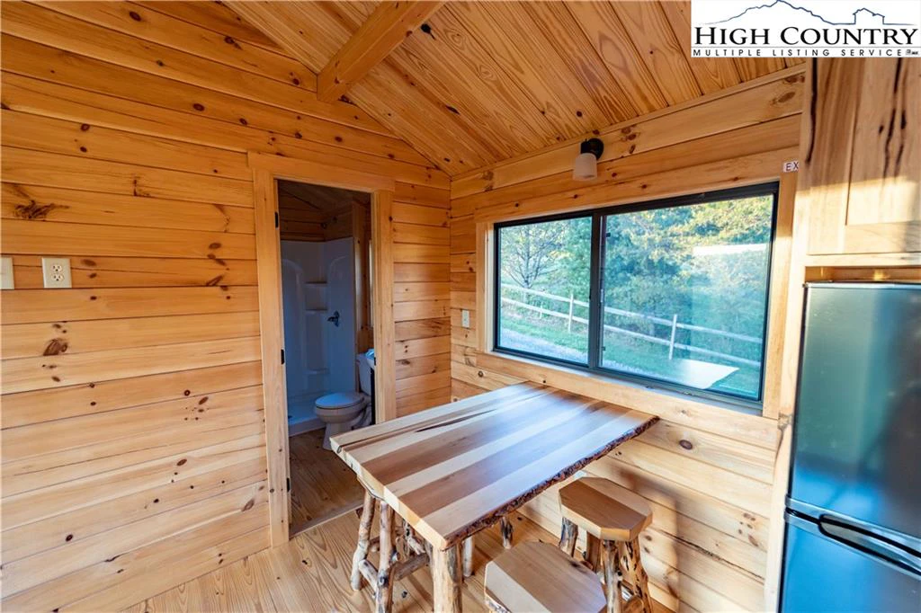 Image number 5 for the current listing