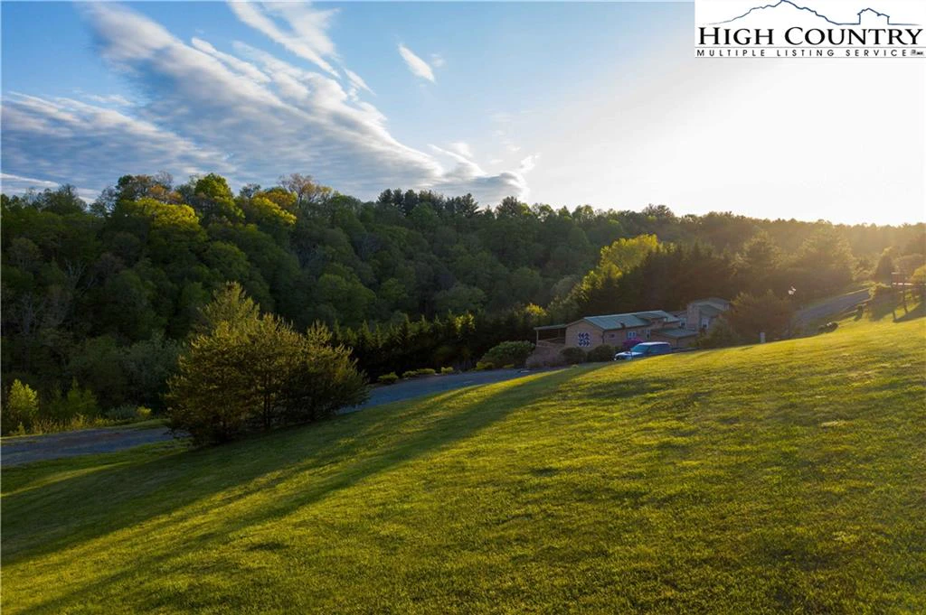 Image number 3 for the current listing