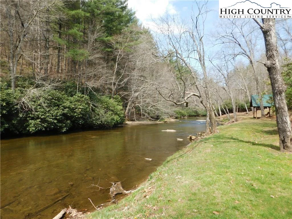 Image number 15 for the current listing