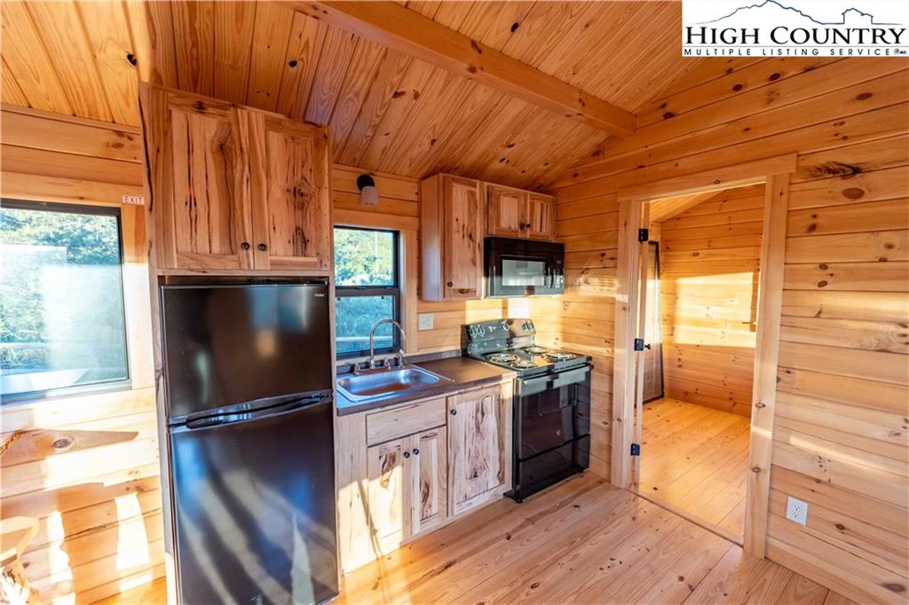 Image number 2 for the current listing