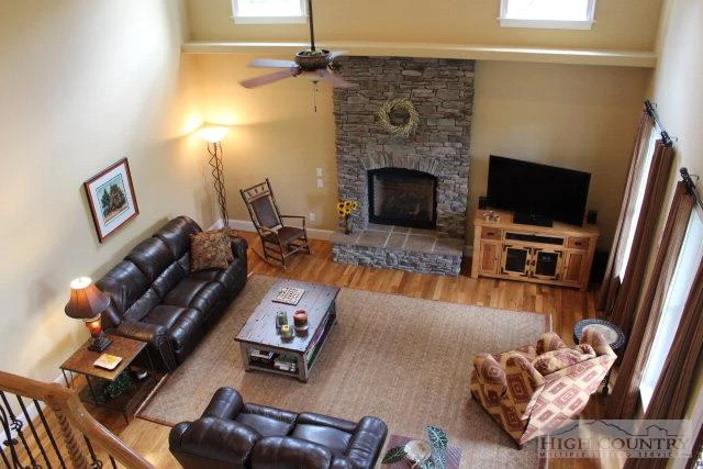 Image number 5 for the current listing