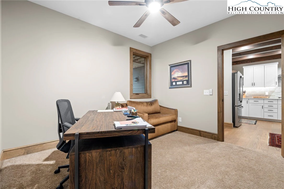 Image number 4 for the current listing