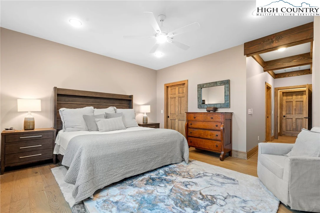 Image number 9 for the current listing