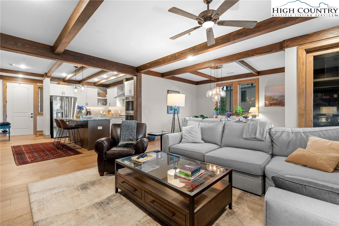 Image number 10 for the current listing