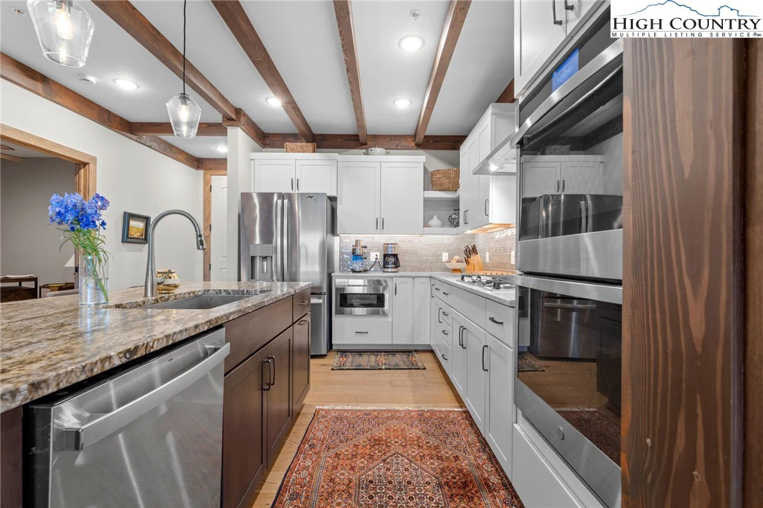 Image number 3 for the current listing