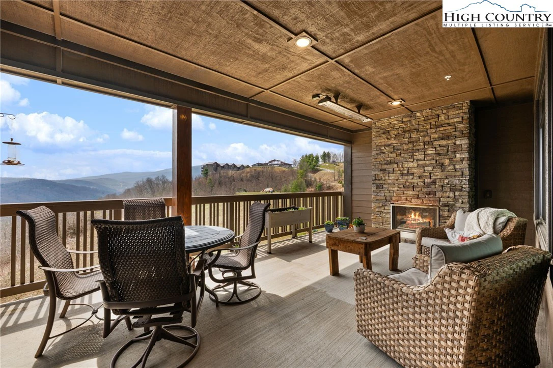 Image number 1 for the current listing