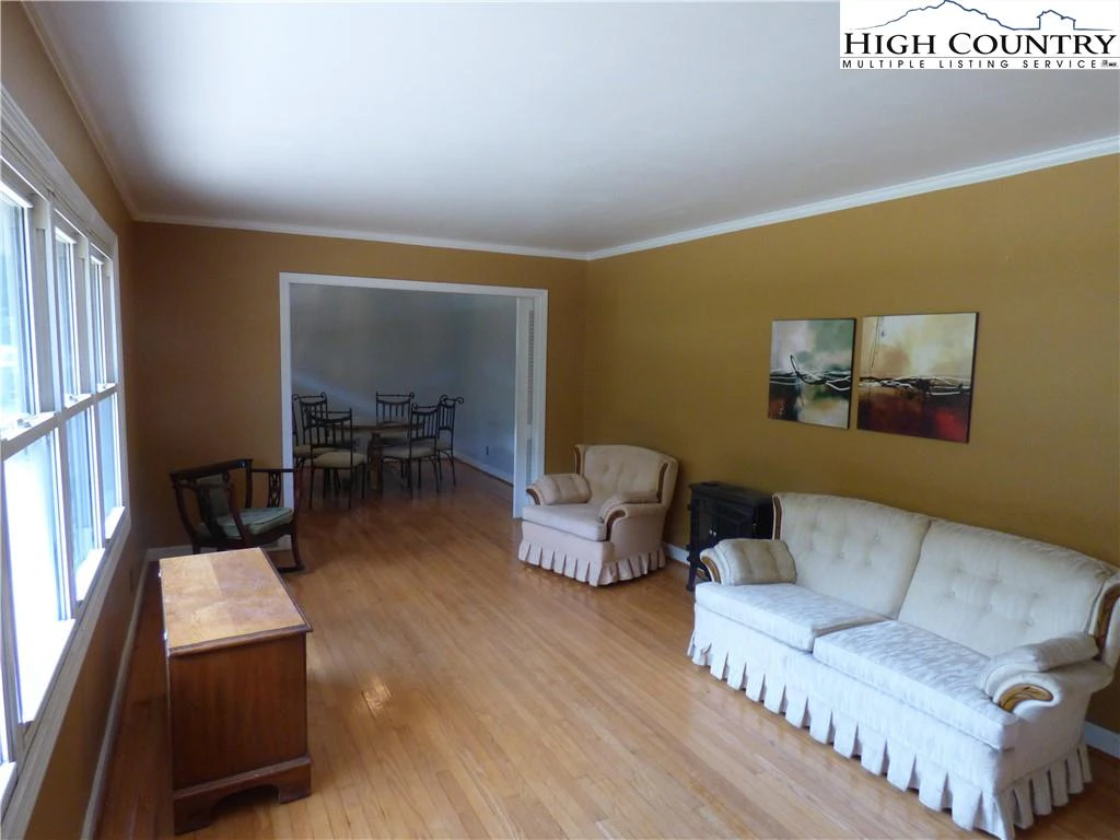 Image number 2 for the current listing