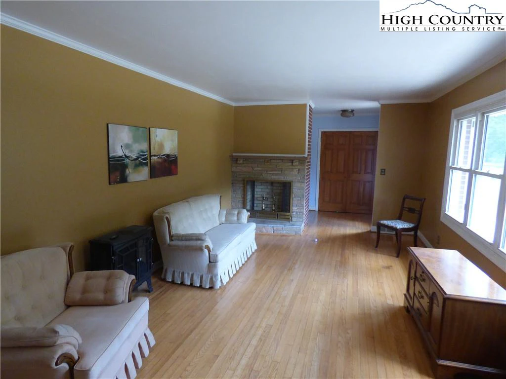 Image number 12 for the current listing
