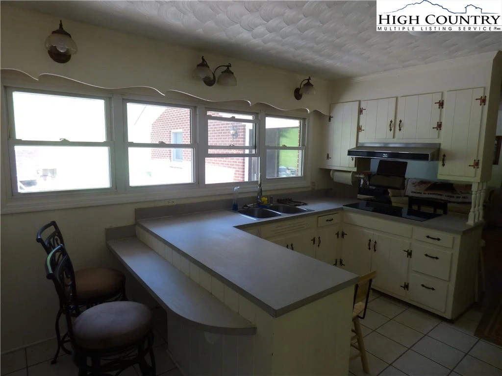 Image number 10 for the current listing