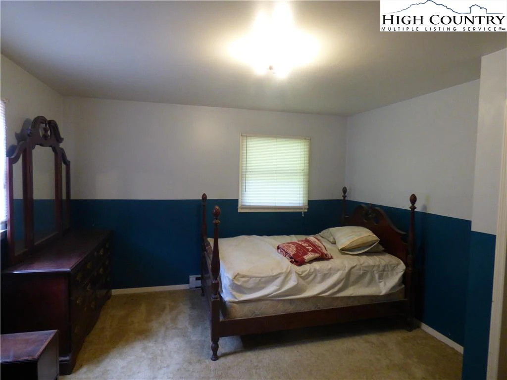 Image number 6 for the current listing