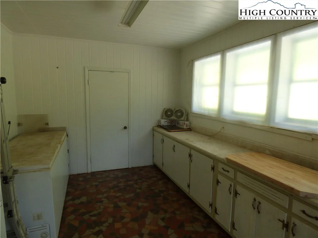 Image number 3 for the current listing