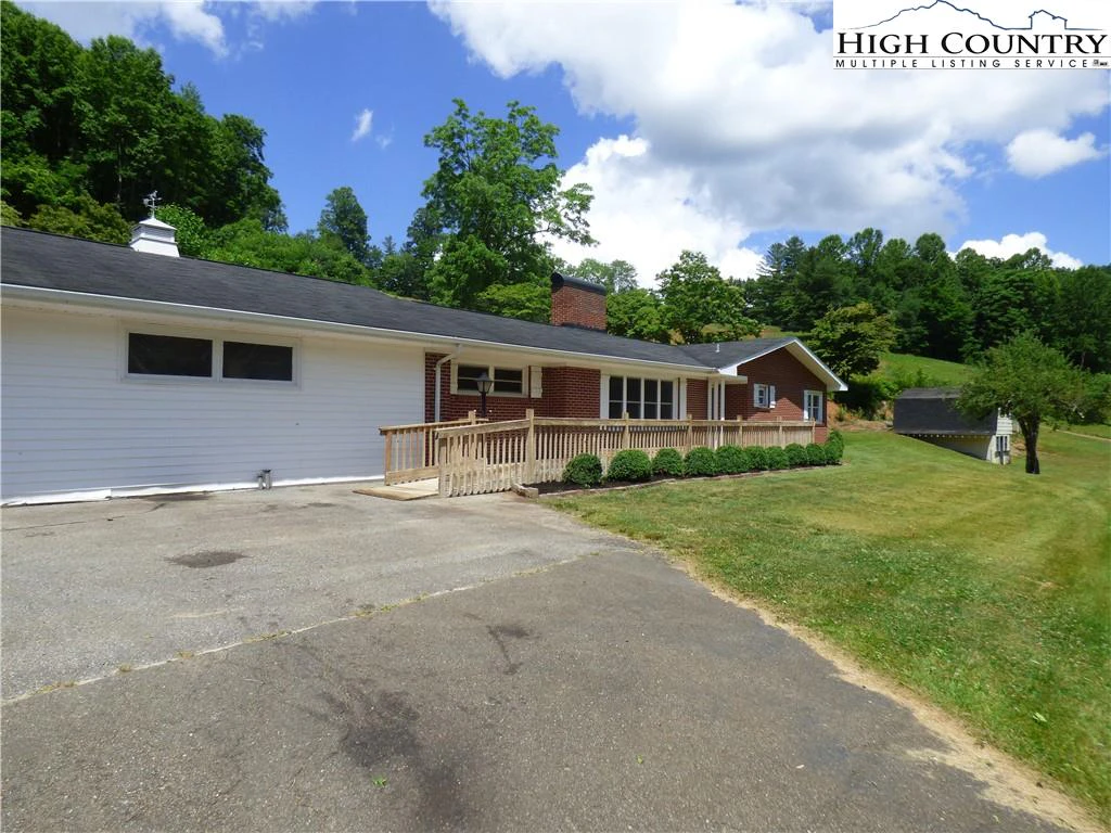 Image number 18 for the current listing