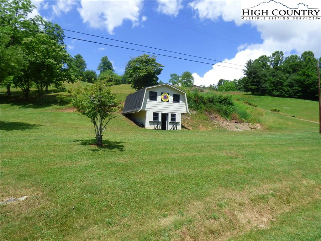 Image number 14 for the current listing