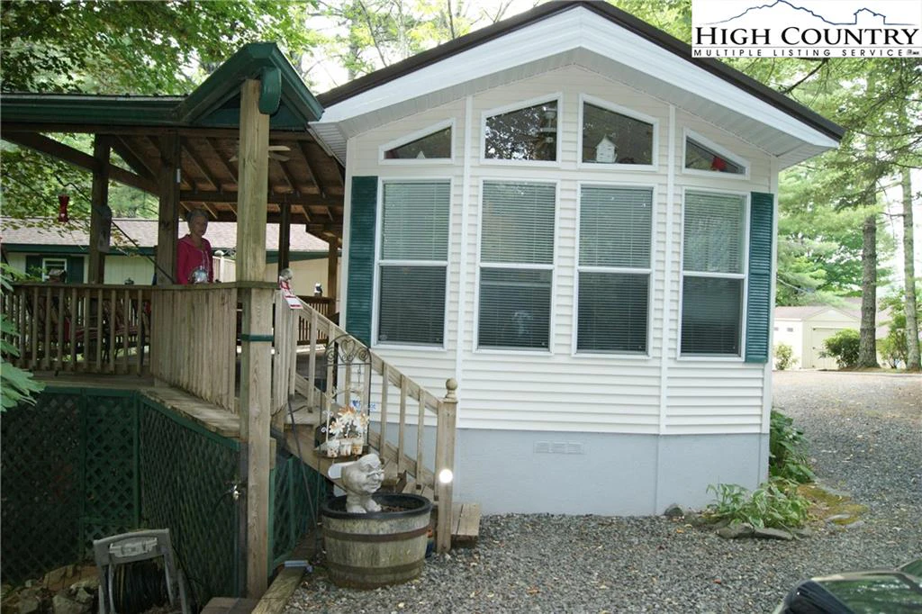 Image number 1 for the current listing