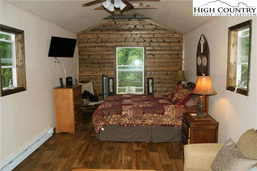 Image number 12 for the current listing