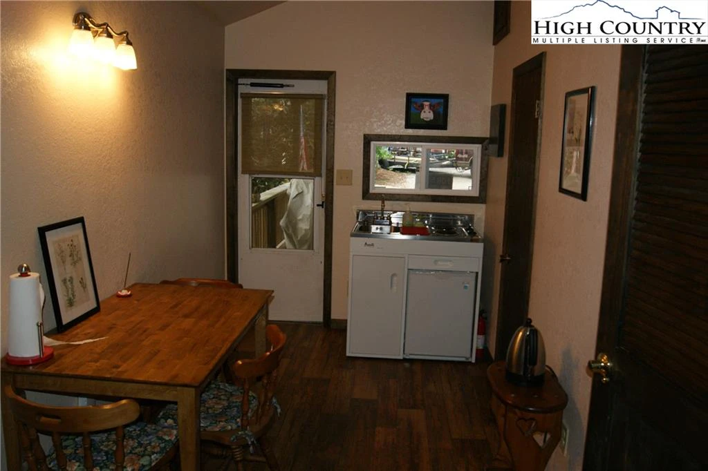 Image number 13 for the current listing