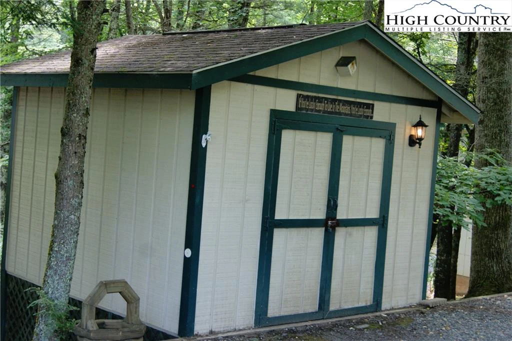 Image number 7 for the current listing