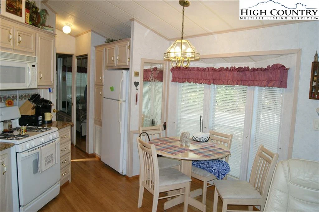 Image number 8 for the current listing