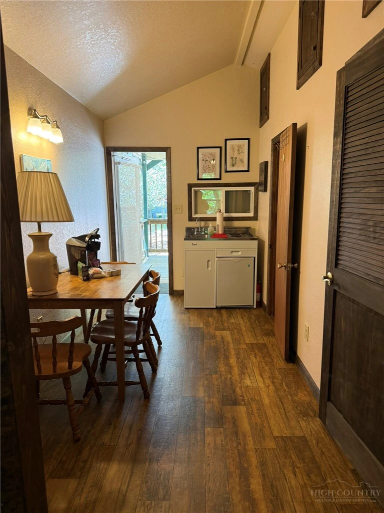 Image number 6 for the current listing