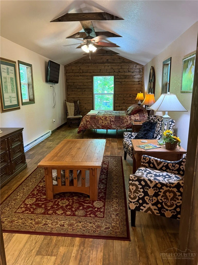 Image number 8 for the current listing