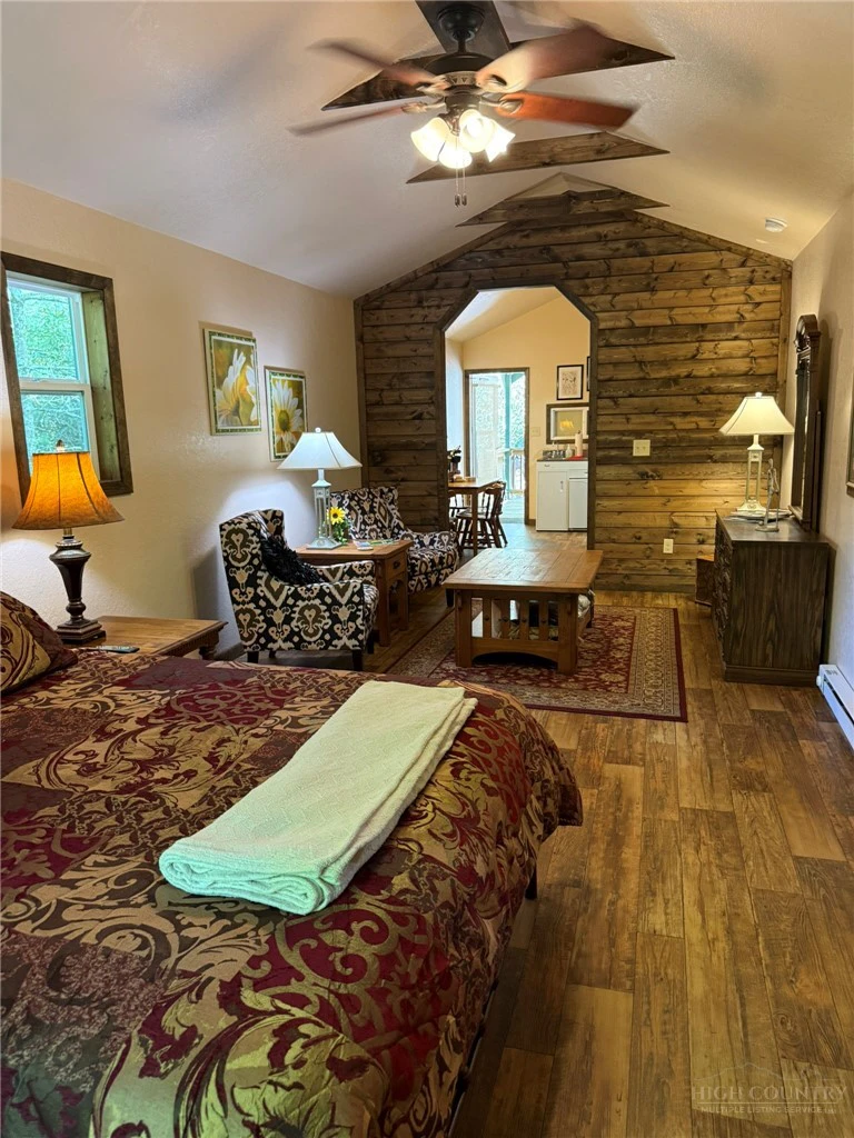 Image number 9 for the current listing