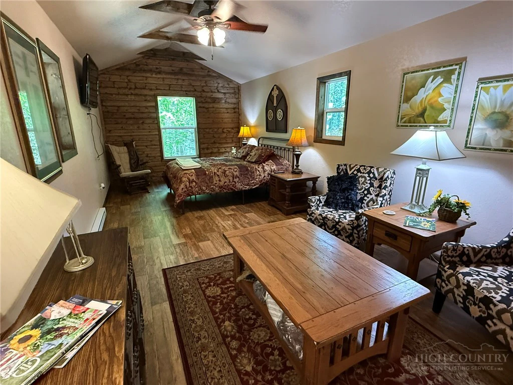 Image number 13 for the current listing