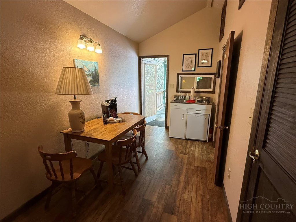 Image number 14 for the current listing