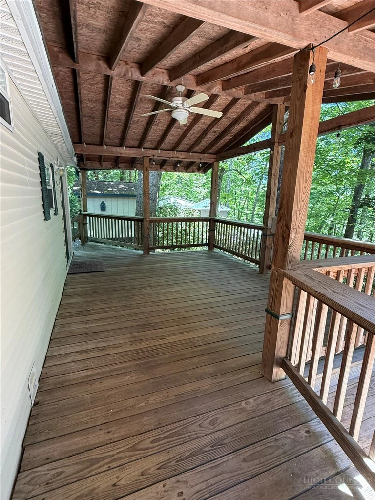 Image number 17 for the current listing