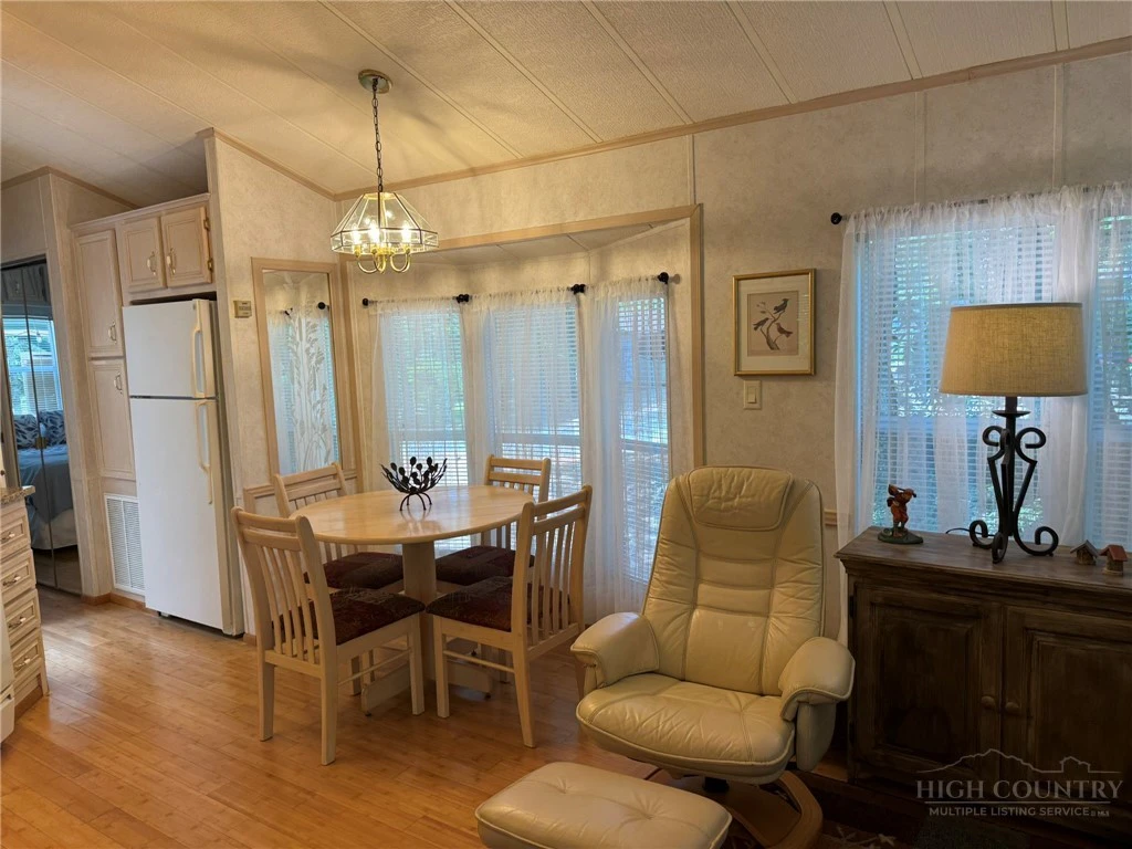Image number 21 for the current listing