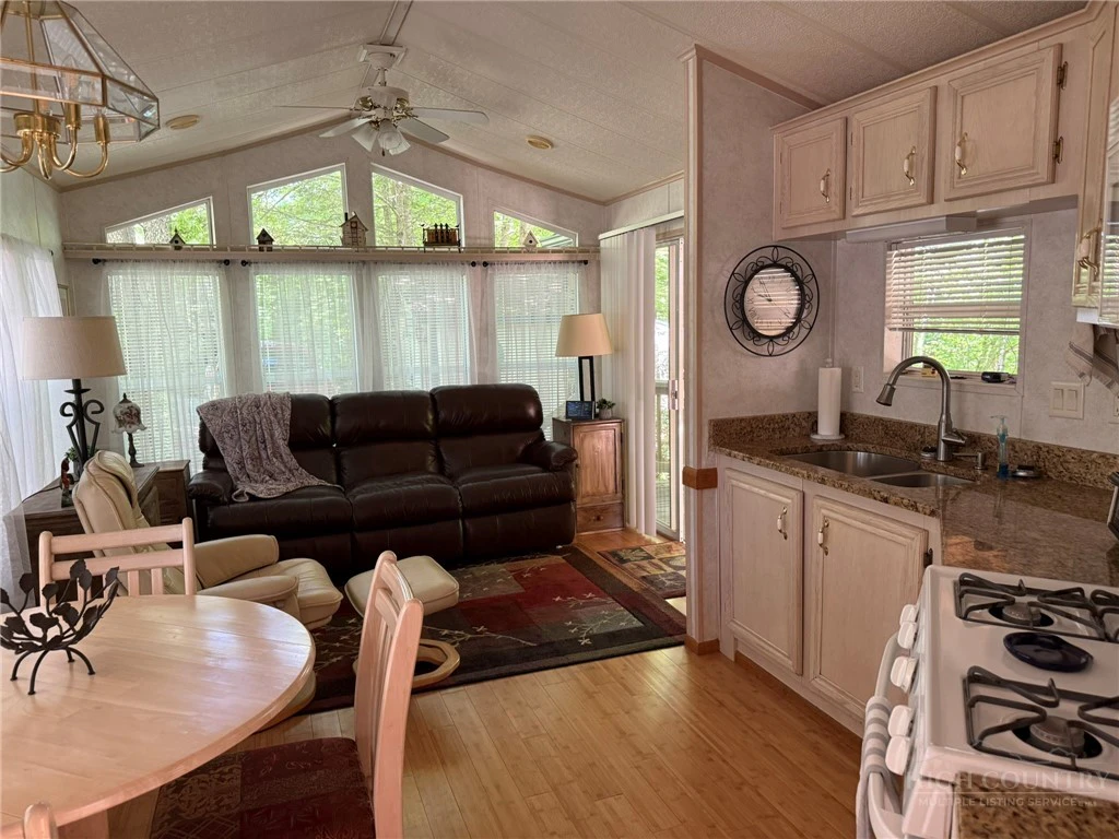 Image number 20 for the current listing