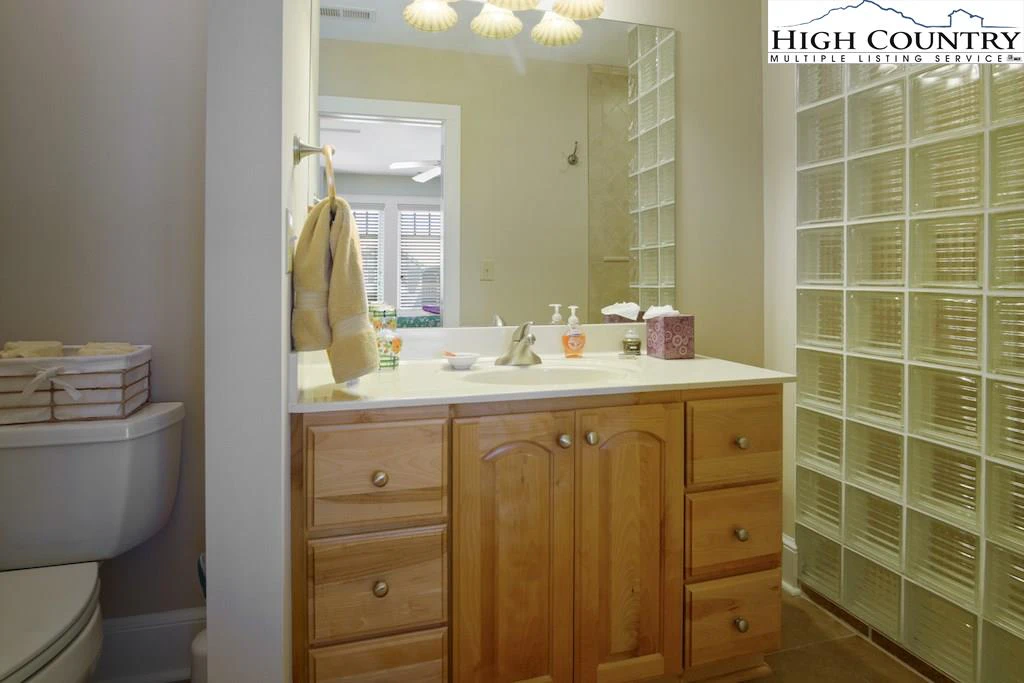 Image number 3 for the current listing