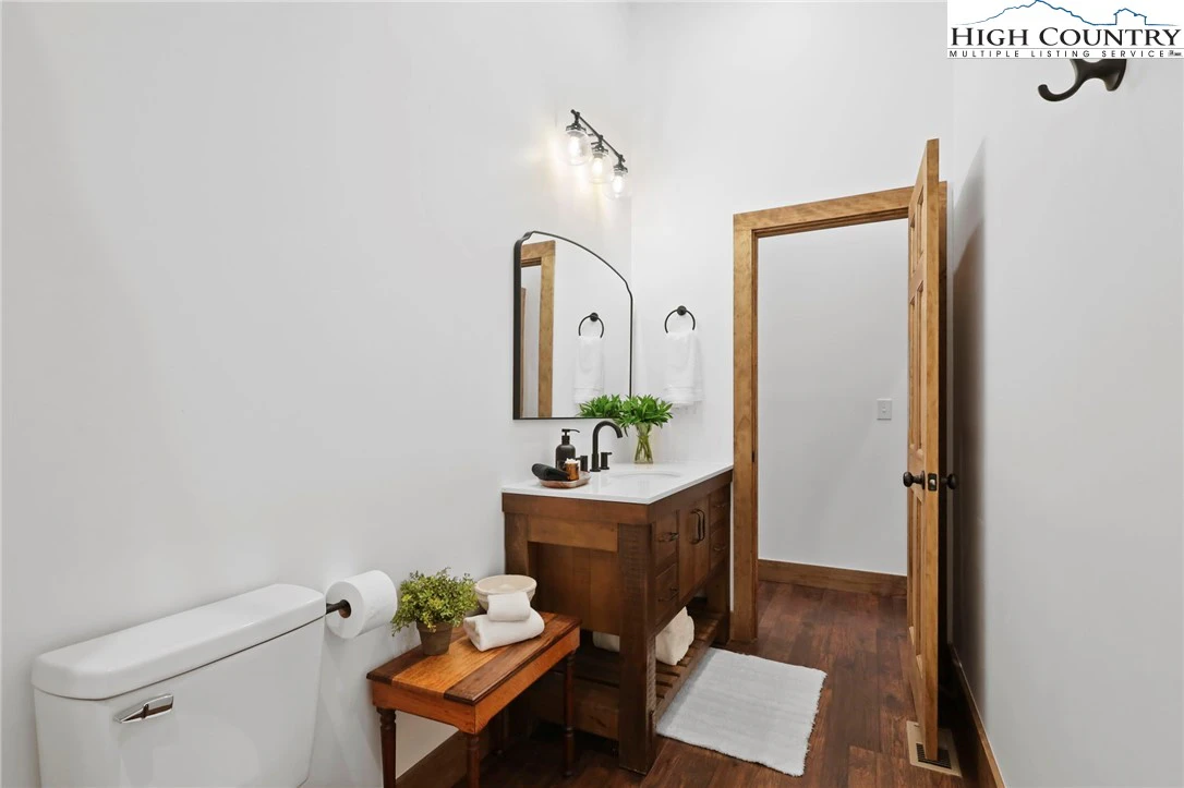Image number 3 for the current listing