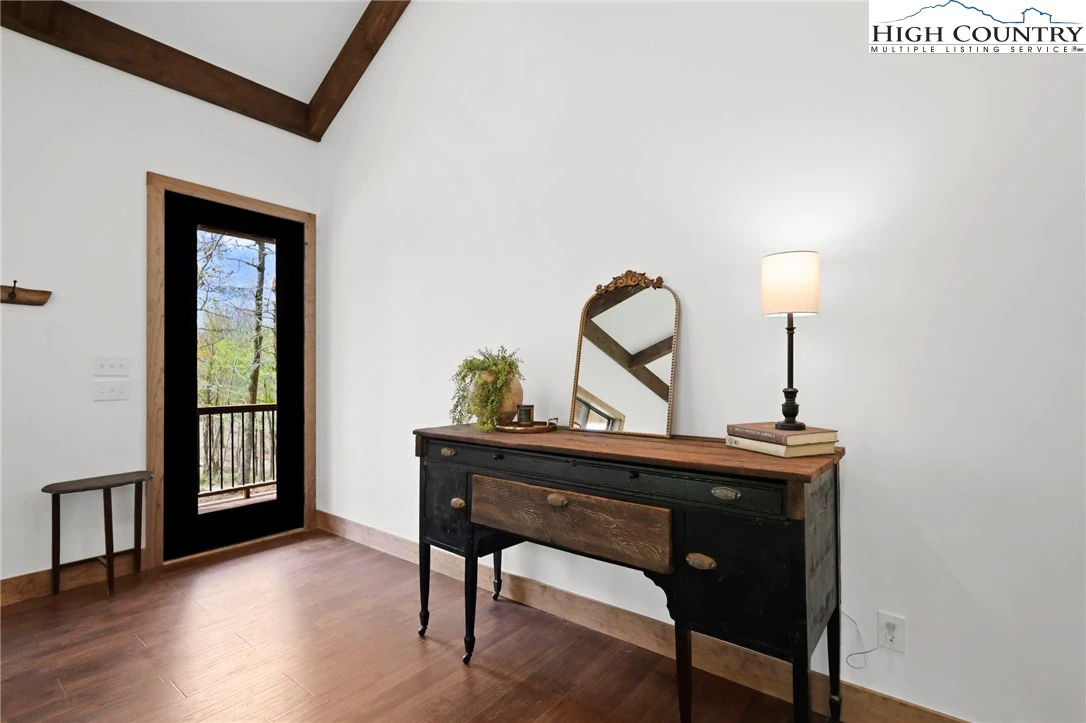 Image number 20 for the current listing