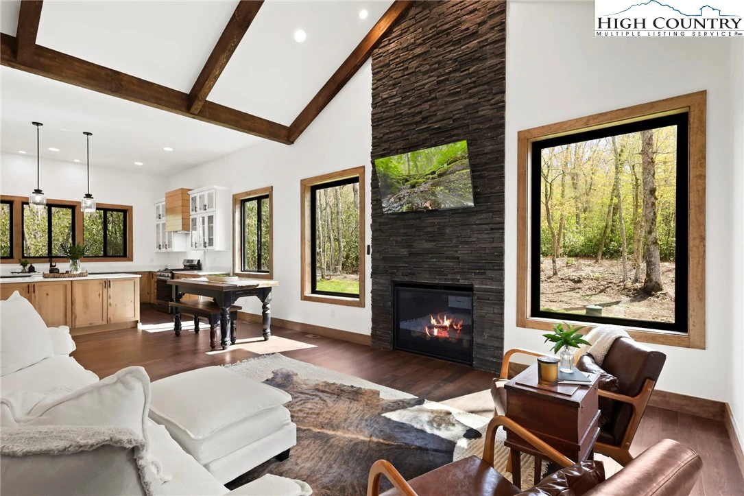 Image number 16 for the current listing