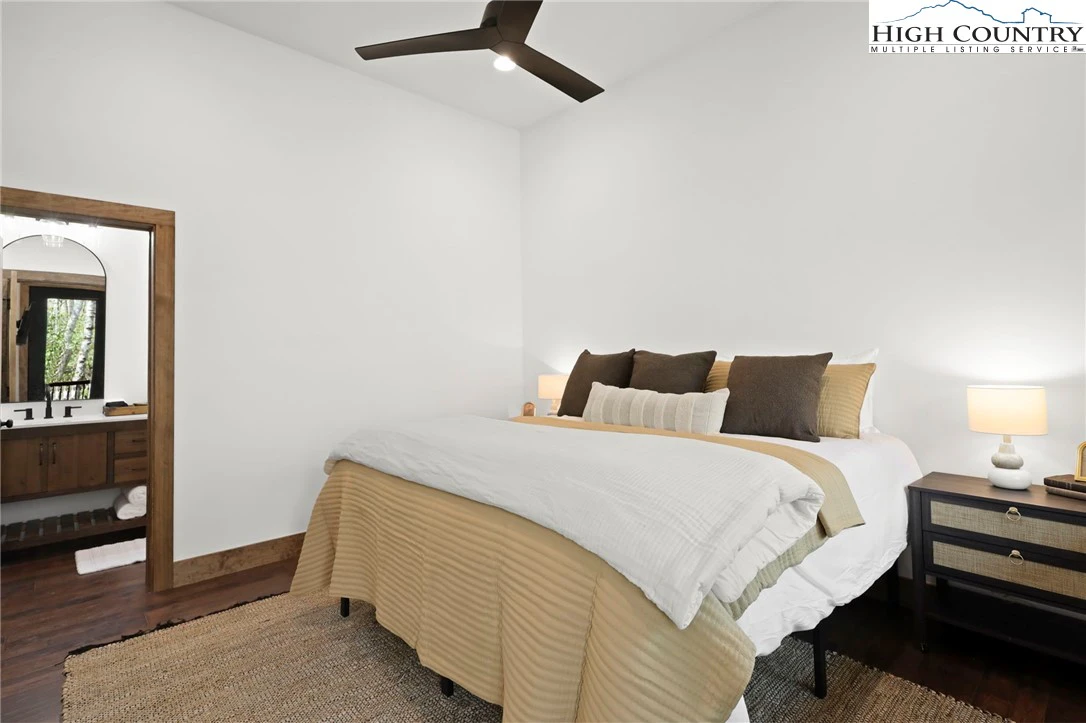 Image number 9 for the current listing