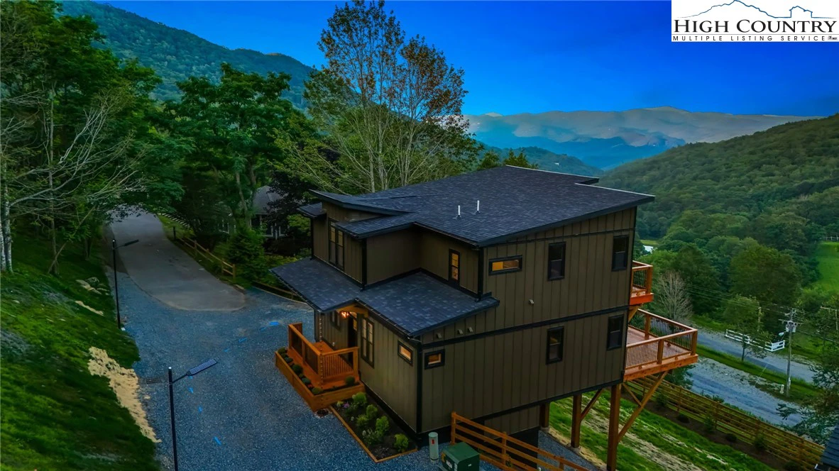 Image number 8 for the current listing