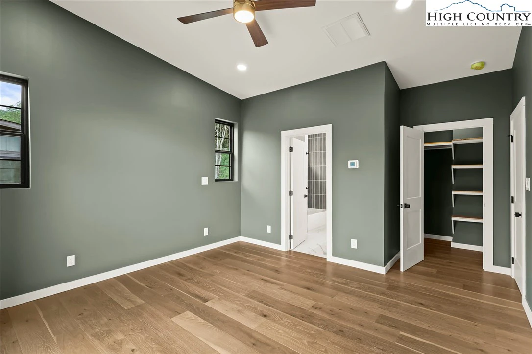 Image number 3 for the current listing