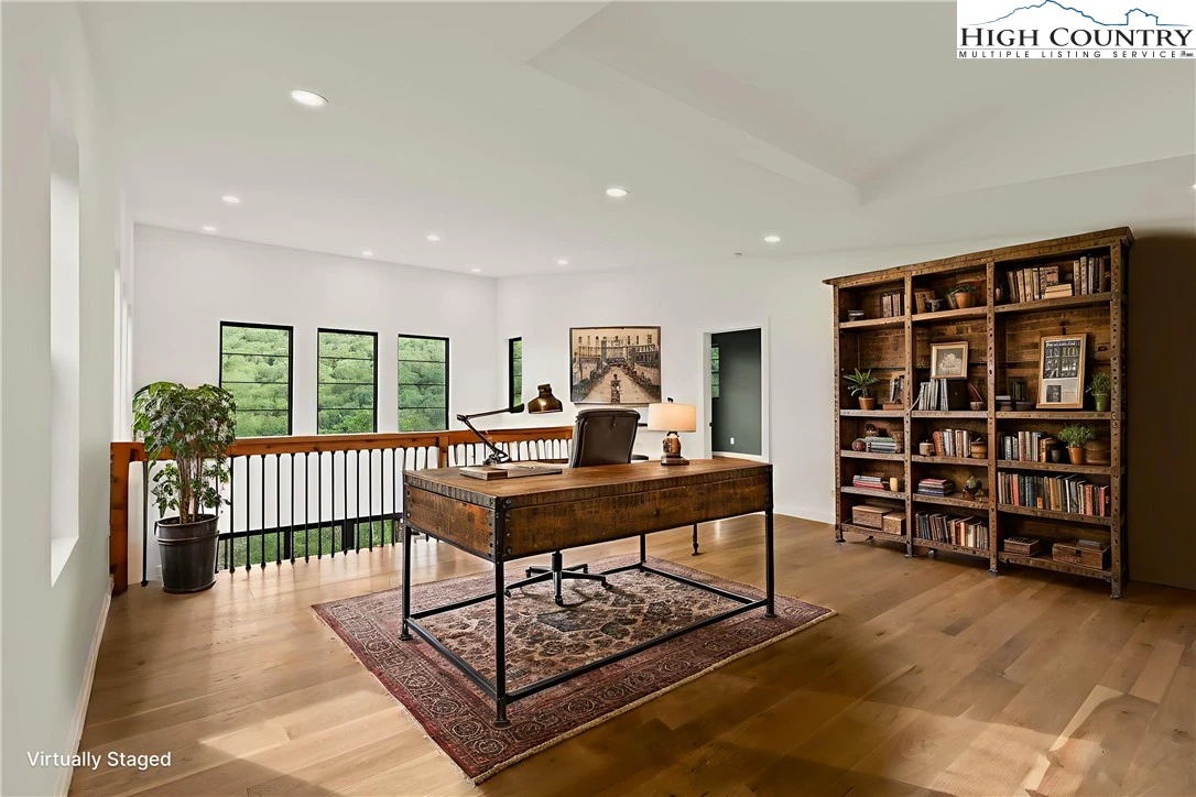 Image number 15 for the current listing