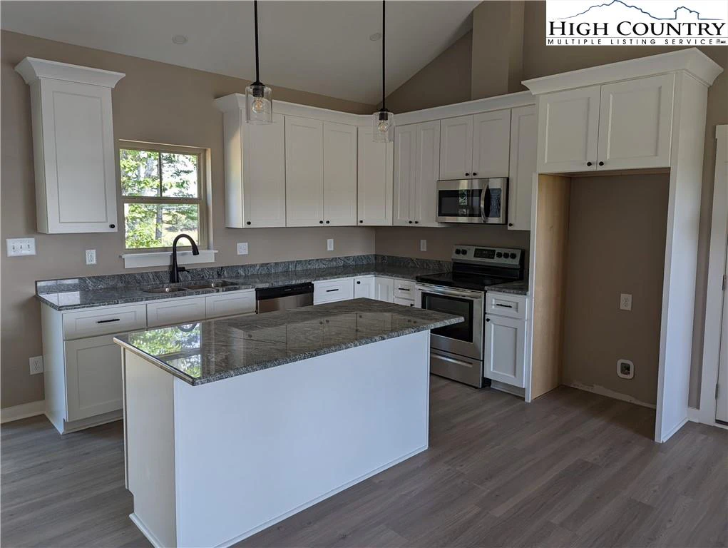 Image number 22 for the current listing
